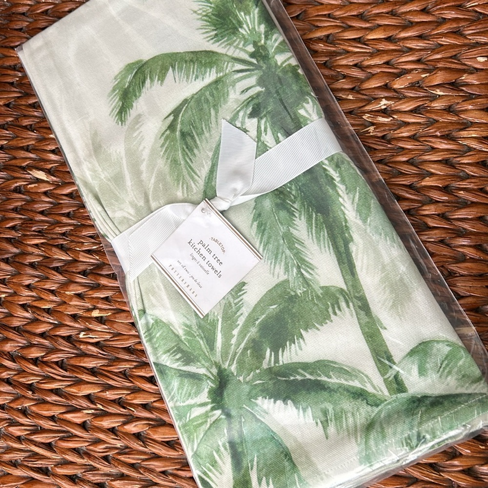 Pottery Barn gorgeous palm tree kitchen towels set/2